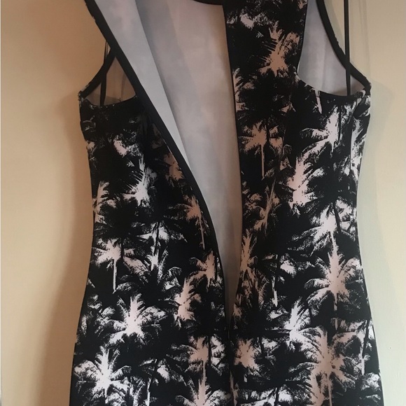 Guess Sleeveless Summer Dress size L - Picture 4 of 4